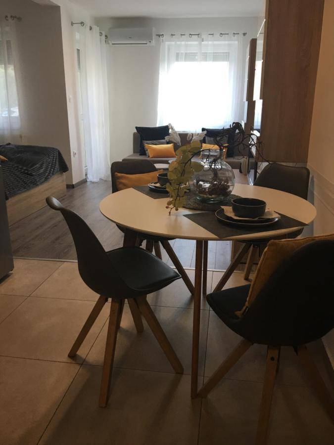 Home Apartment 쇼프론 외부 사진