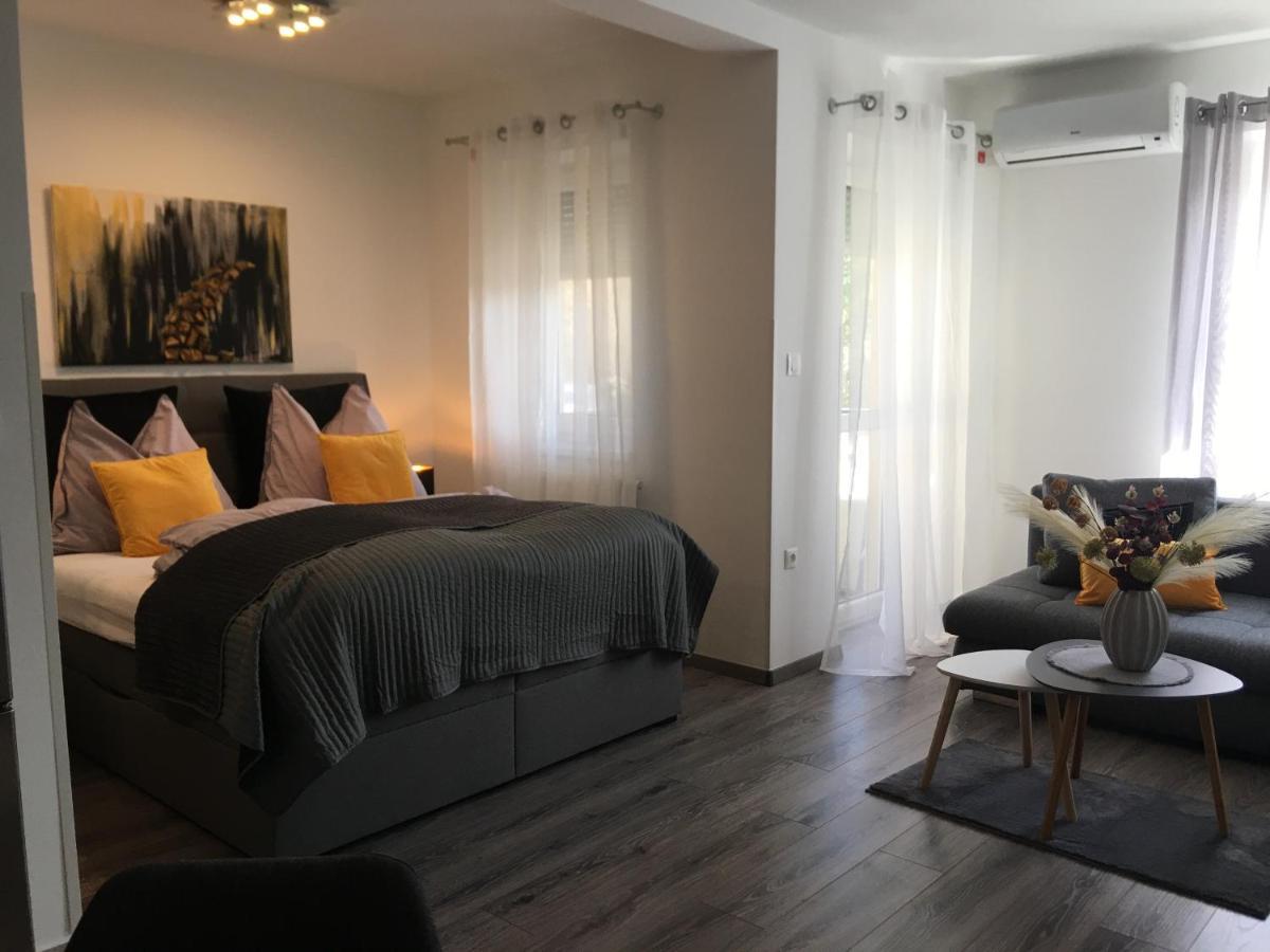 Home Apartment 쇼프론 외부 사진